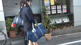 ＭＭ号に乗り込んでしまったＪＫ二人組！おっぱい揉まれまくれば疼くアソコは暴走しまくり！！