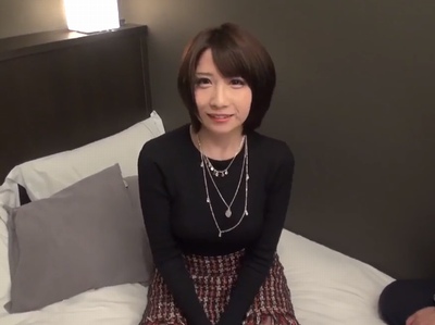 19歳の専門学校生！顔に似合わない色白美巨乳なマンコにたっぷり中出しハメ